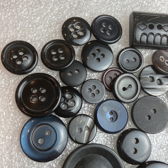 Vintage 36 black buttons a variety of shapes and sizes - Picture 2 of 7
